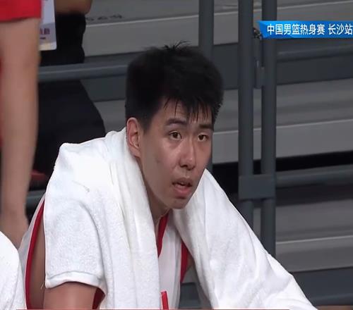 10分8板4帽！2米26中鋒打出高光表現，球迷：杜鋒耽誤了他