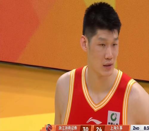 胡金秋30分力壓王哲林，棄用孫銘徽取勝，張鎮麟20全隊最低