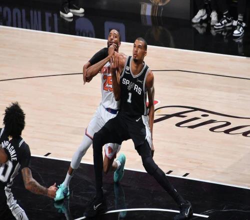NBA布倫森帶傷轟下30+3，尼克斯取得總決賽開門紅