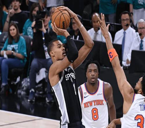 NBA：馬刺領先13分遭逆轉！文班亞馬26分12板，布倫森30分