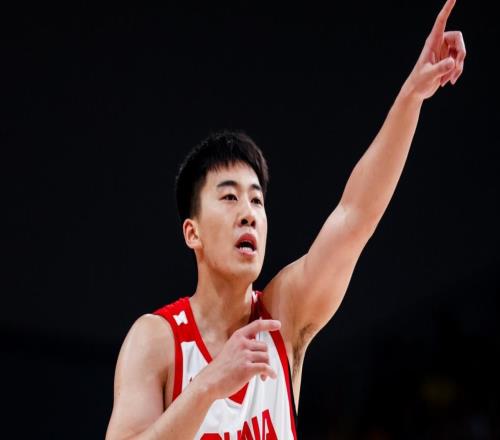 男籃10人上雙逆轉取勝！徐昕4中4轟10+8+4帽焦泊喬14分鐘11分