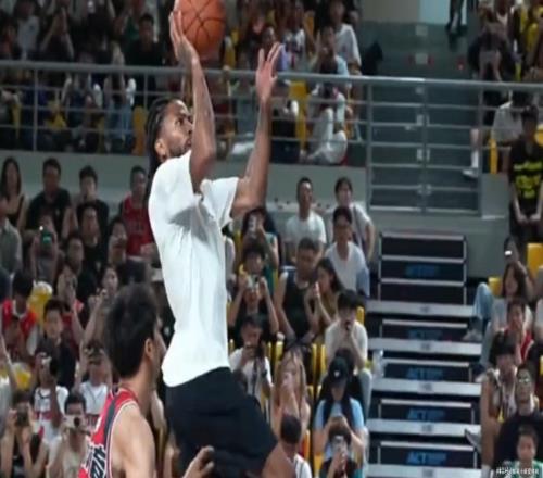 淪落到打野球了，你還是態度散漫，曾經的NBA三雙王徹底毀了自己