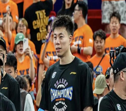 CBA男籃動態速遞！上海男籃奪冠后被罰，奪冠獎金曝光，上海頂薪續約張鎮麟，廣東男籃兩外援將回歸