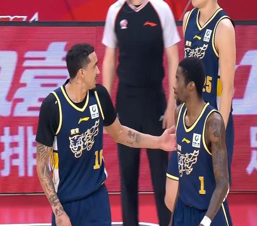 逼瘋廣東隊(duì)!古德溫自曝將留在上海男籃,歐洲第一豪門(mén)搶人失敗!