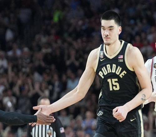 赛季报销！应力性骨折，2米21巨人陨落，一年2次手术啊，真倒霉