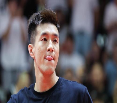 体坛联播热刺1比3水晶宫遭遇五连败，郭艾伦前叉韧带断裂