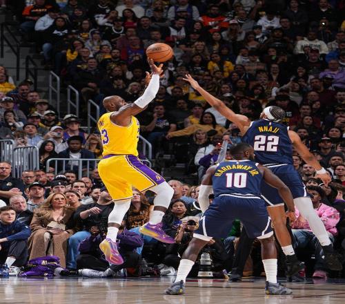 湖人不敌掘金！是谁毁了詹姆斯的封神夜1人证明佩林卡早该被炒