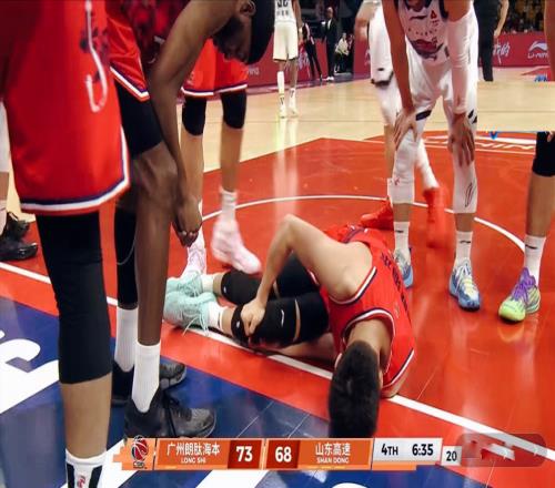 郭艾伦流泪重伤，CBA爆冷1战：徐昕2双打疯了，山东男篮输得窝囊