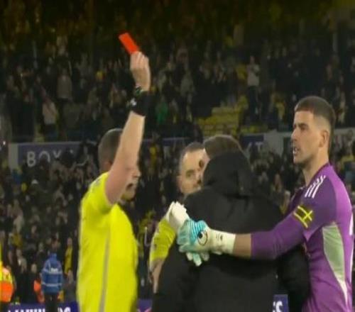 官方：利兹联主帅法尔克因对曼城赛后与裁判对峙被停赛一场