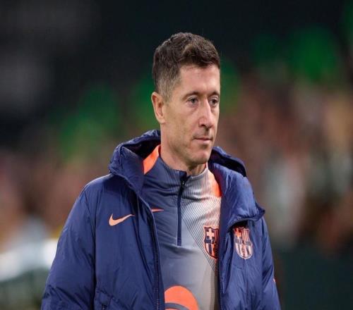 世体：莱万恢复正常合练，客战毕尔巴鄂竞技将领衔巴萨锋线