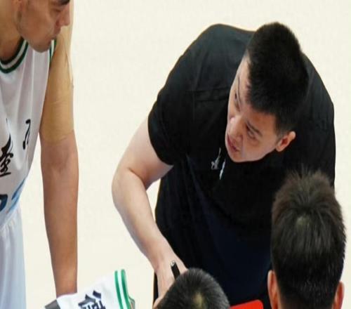 辽篮为何连续引援杨鸣会不会再度回归答案似乎没有那么简单！