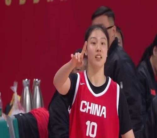 拒绝逆转！女篮6分险胜巴西队，大宝贝爆发独砍17+7，张子宇11+3