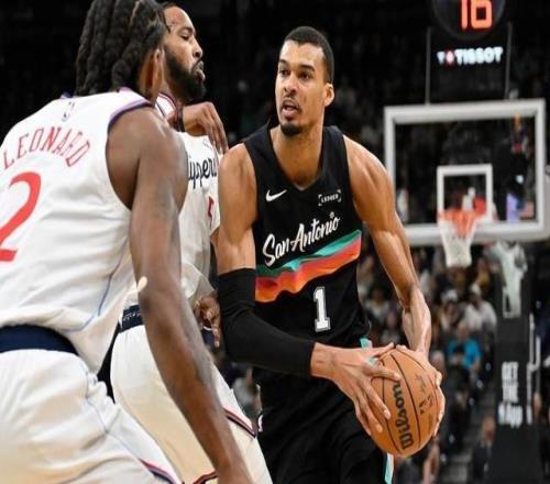 NBA马刺实现25分大逆转，文班亚马高效砍两双