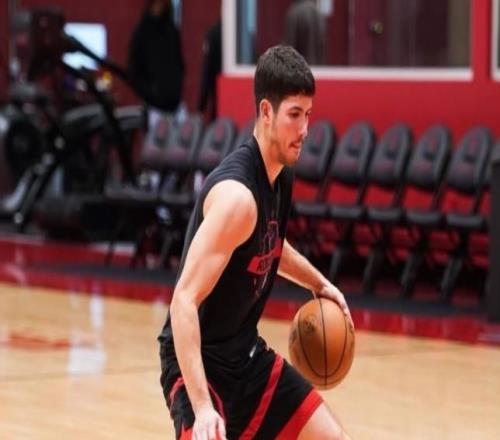 火箭首发控卫2选1范乔丹遇强力对手，放弃伊森，2人可搭档后场