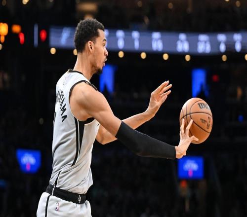 火箭对阵马刺！伤病情况出炉：客队小史密斯复出，主队巴恩斯不打