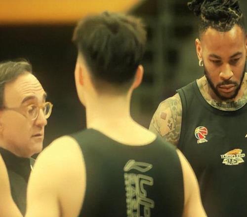 队长3+9+2！小手10投仅2中手感冰凉，王岚嵚10中3,辽篮爆冷输吉林