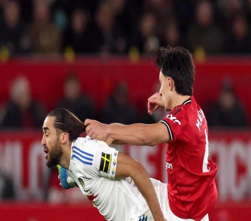 前英超裁判哈尔西：利马不应该因为扯头发的动作被罚下场