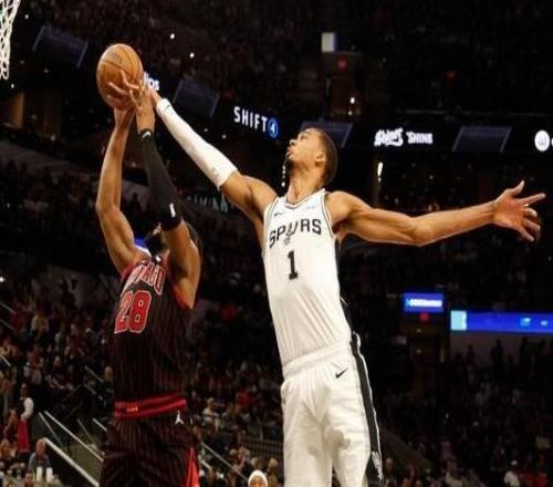 文班亚马连续三赛季加冕盖帽王NBA历史第三人