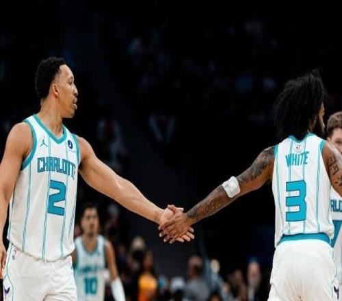 127126!鲍尔30分10助,黄蜂加时险胜热火,留住季后赛希望