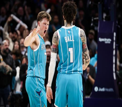 三球与自己竞争三分王克尼佩尔表示没有意识到差距大_NBA直播