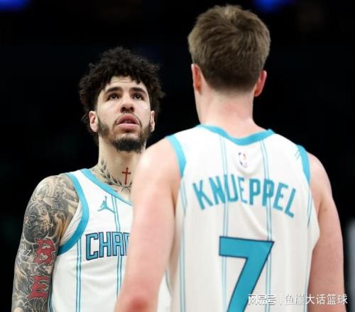 黄蜂险胜！三球30+10完成救赎，阿德巴约伤退，勇士旧将27+7尽力