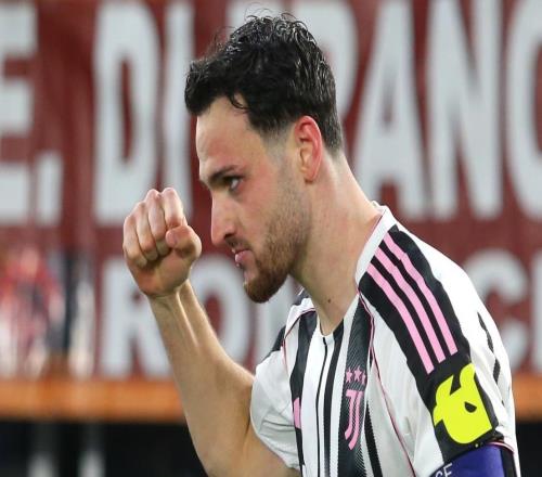 斯帕莱蒂赌命式换人,33平局竟成尤文欧冠门票转折点