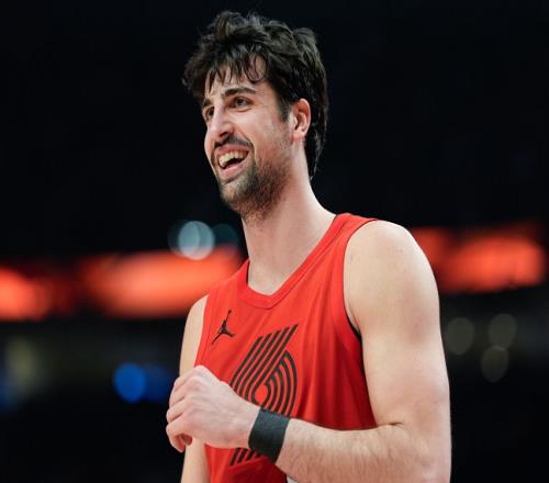 鲍尔轰30+5+10无缘今日最佳！对不起，你碰到暴走的阿夫迪亚了