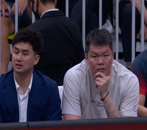赢宁波3分！广东队总经理朱芳雨，面带愁容
