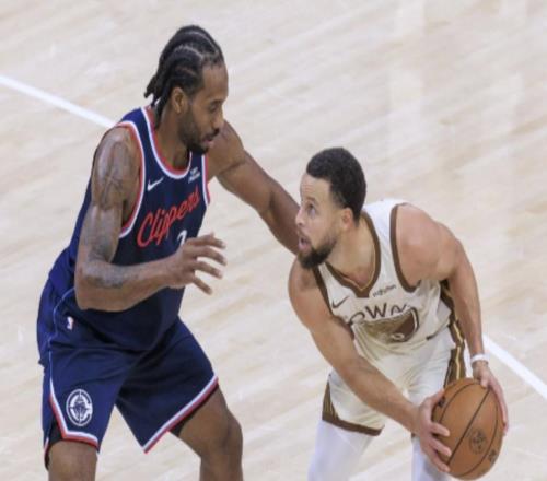 库里谈对阵快船：他们有很多的换防，我们进攻端的空间要合适