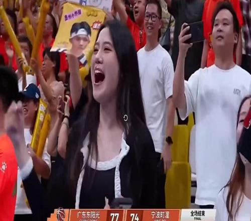 徐杰的2+1判罚正确吗裁判专家给出答案，球迷：不是2+1也属违体