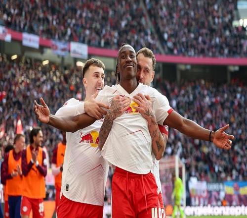 19岁小将18球追平穆西亚拉，德甲20岁以下进球榜被新人掀翻