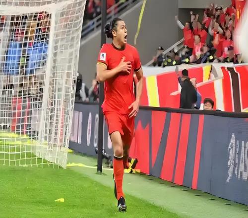 国安新帅胆子真大!本轮直接让状态出色坐在板凳席,球迷直言意外