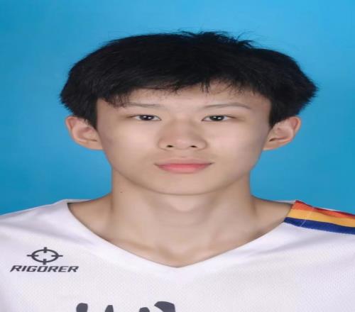 男篮小伙子李沂泽改名和年龄迷雾引发热议可能与超龄参赛有关_CBA直播