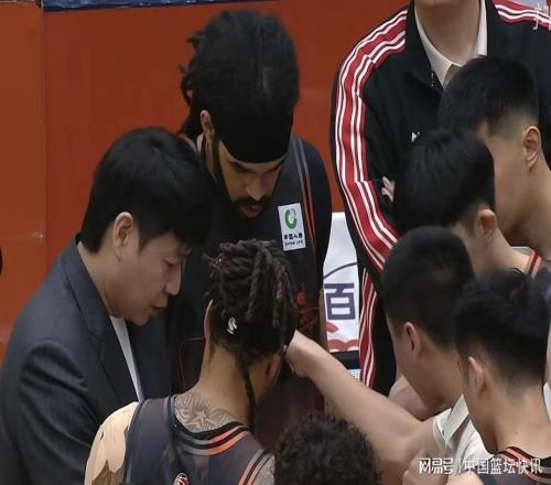 辽宁男篮5分险胜，送给山东男篮三连败，赵继伟13+6高诗岩14+5+8