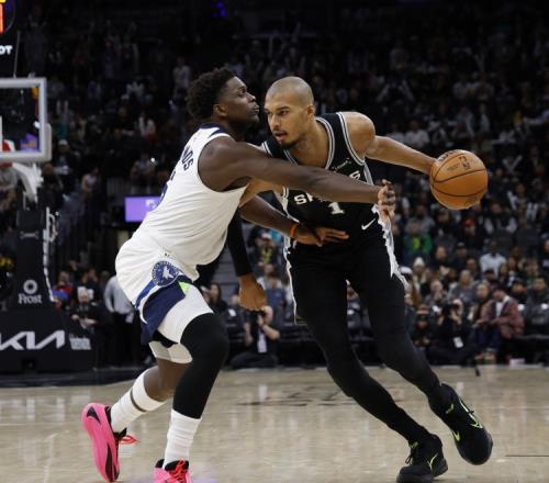 戈贝尔分享与文班同样热爱国际象棋爱德华兹表示自己不感兴趣_NBA直播