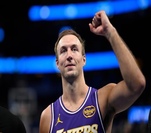 雷迪克吹捧肯纳德控卫表现完美似乎只要他投篮就是进球机器_NBA直播