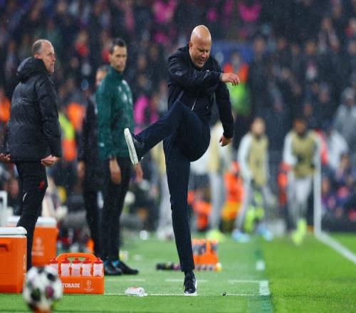 小甜甜摇身一变成了牛夫人斯洛特带领利物浦初登英超却在第二年徒劳无功_英超直播