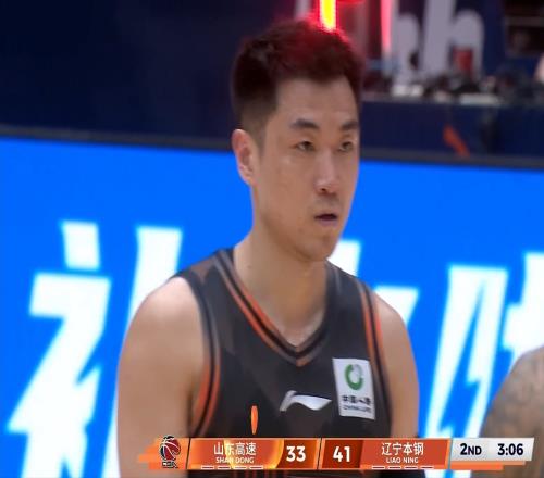 高诗岩14+8战赵继伟，莫兰德5失误五犯离场，李虎翼成奇兵