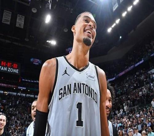 文班亚马常规赛数据：场均25分11.5篮板3.1盖帽，蝉联盖帽王