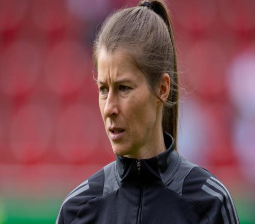 德甲首位女主帅遭遇网暴：足球创新者的困境