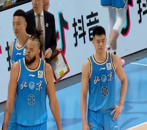上海男篮8884北京首钢，赛后球员表现评分：2满分2及格3拉垮