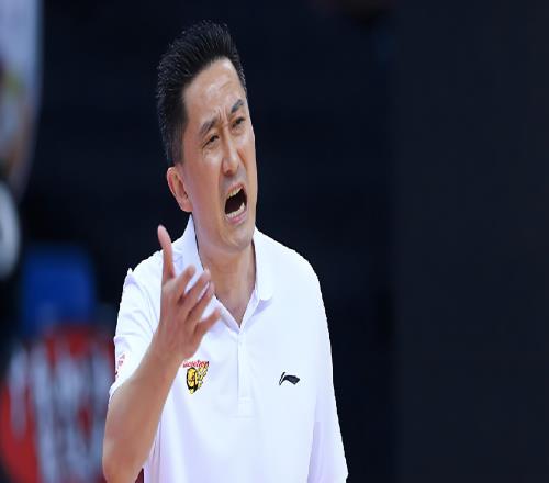 广东队最新消息：杜锋病情出炉，球迷投诉闫军，胡明轩常规赛报销