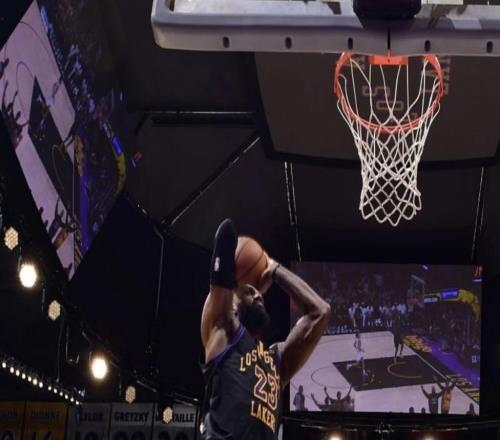 记者:詹姆斯的团队与湖人没有完全排除其下赛季回归的可能性