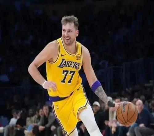 得分王变赔钱王东契奇这一腿筋伤了6000万