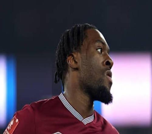 记者：维拉加入迪萨西的争夺，目前西汉姆联领先争夺战