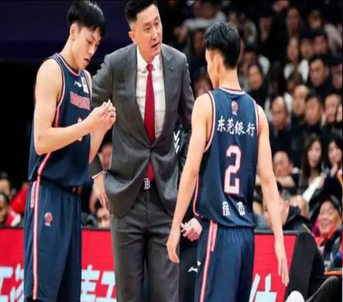 杜锋胡明轩缺席,广东15分逆转!媒体人:此人控球,打出MVP水准