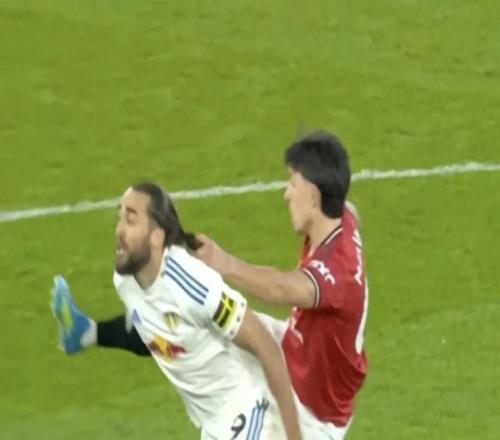 曼联12主场惜败利兹联，45年尴尬纪录诞生，卡里克首尝主场败绩