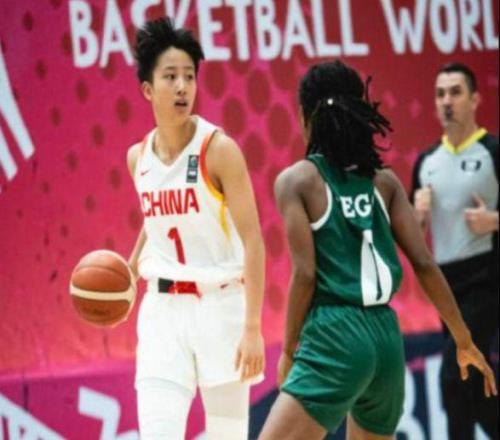 太讽刺！落选国家队，被WNBA球队抢着要，球迷宫鲁鸣,为何不容她