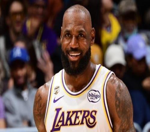 生涯第70次周最佳詹姆斯刷新自己保持的最年长周最佳纪录