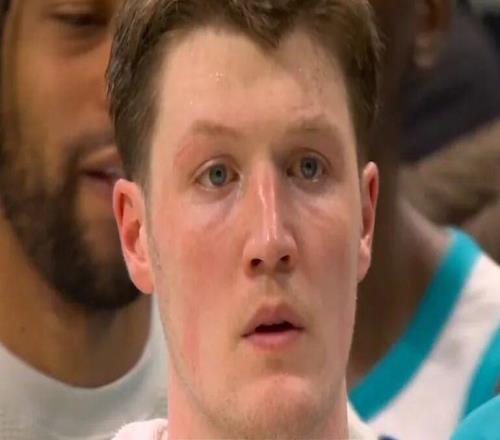 三球丧心病狂！3分16中2！惊奇绝杀自己爬出会议室！